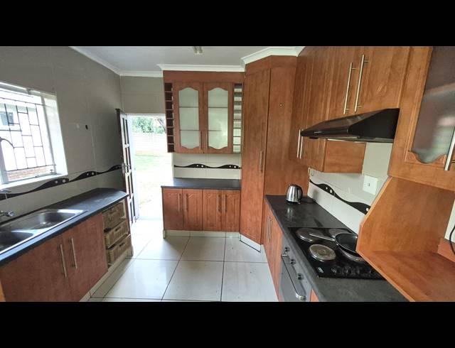 3 BEDROOM HOUSE FOR SALE IN MODEL PARK
